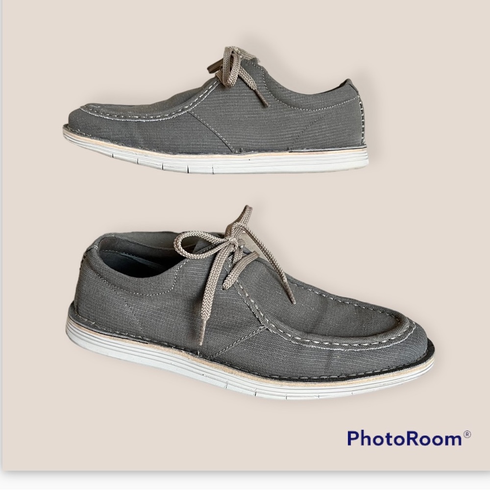 Men’s Clark’s olive canvas Forge Run shoes. Size 10.5 M